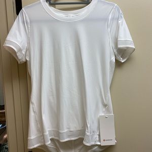 Lululemon serve up some sun SS TOP